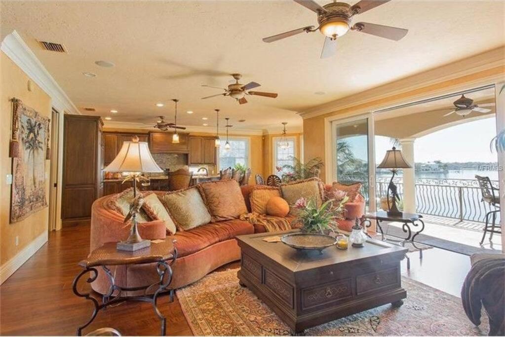 Large Mediterranean Oasis - Water Views & Pool Clearwater Beach Buitenkant foto
